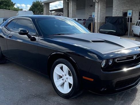 Used 2020 Dodge Challenger SXT RWD image 2