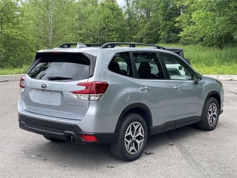 Certified 2023 Subaru Forester Premium AWD/4WD image 5