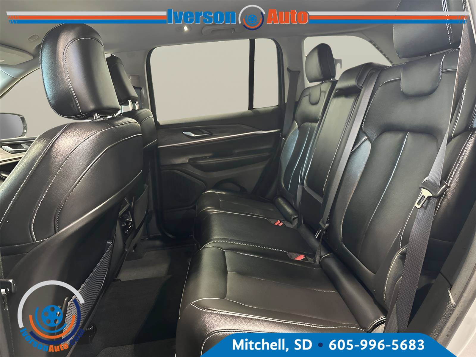 Used 2024 Jeep Grand Cherokee Limited AWD/4WD image 30