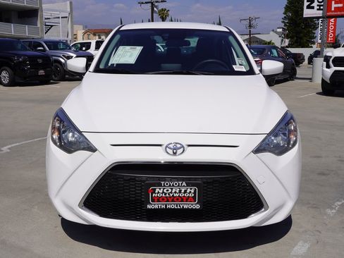 Used 2019 Toyota Yaris L FWD image 3