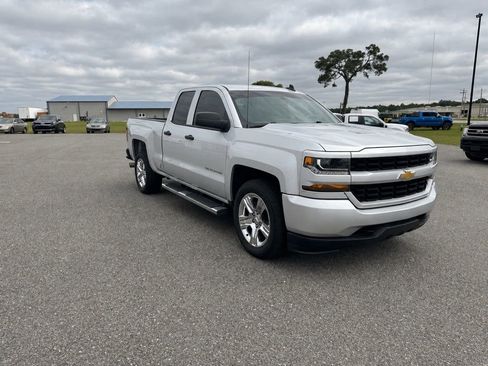 Used 2018 Chevrolet Silverado 1500 Custom w/ Custom Value Package RWD image 8