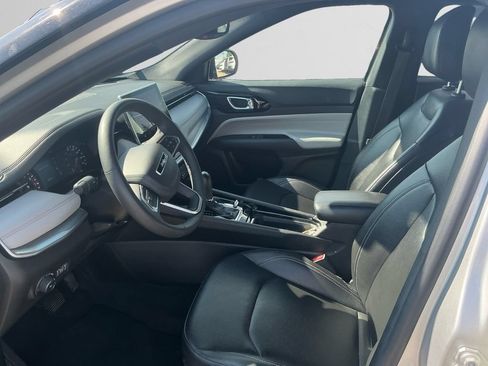 Used 2025 Jeep Compass Limited AWD/4WD image 9
