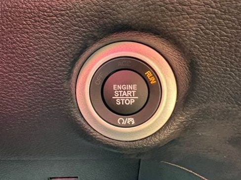 New 2025 Chrysler Pacifica Limited FWD image 12