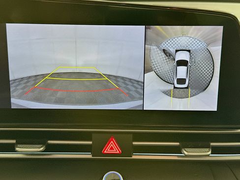 Used 2024 Hyundai Elantra Limited FWD image 23