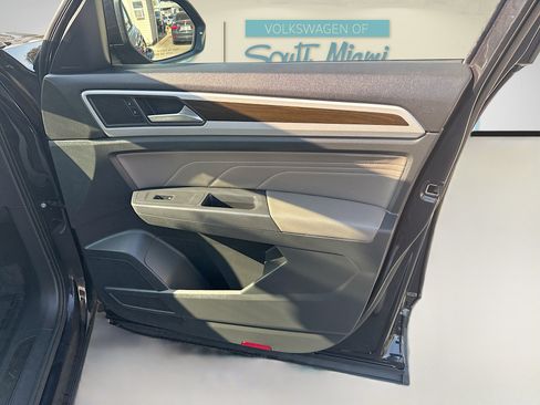 Used 2021 Volkswagen Atlas SE image 33