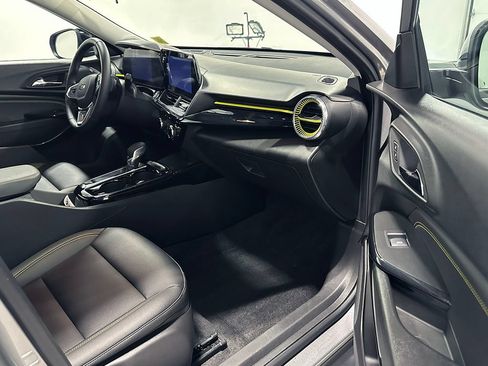 Used 2025 Chevrolet Trax ACTIV w/ Sunroof Package FWD image 26