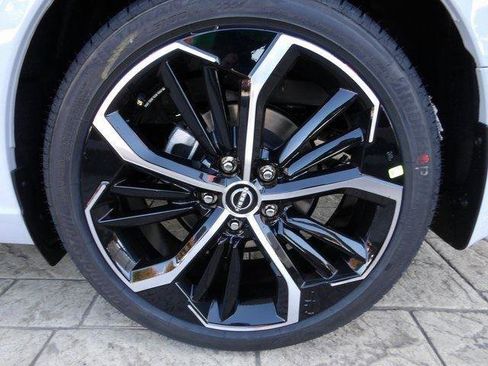 Used 2025 Nissan Altima 2.5 SR w/ SR Premium Package image 9