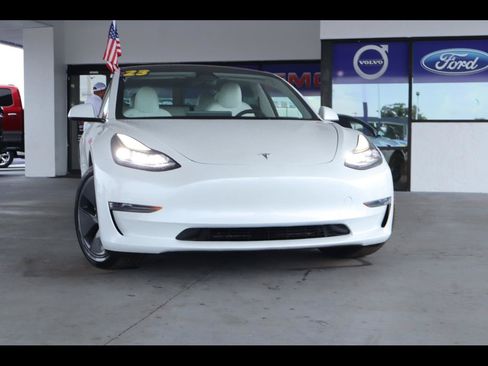 Used 2023 Tesla Model 3 Standard Range RWD image 1