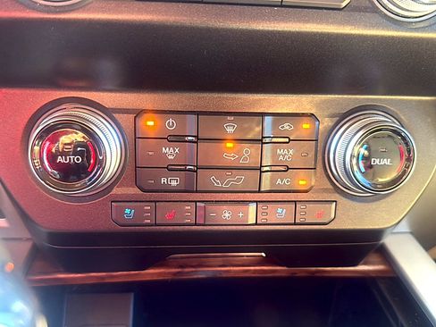 Used 2020 Ford F150 Lariat w/ Equipment Group 502A Luxury AWD/4WD image 11