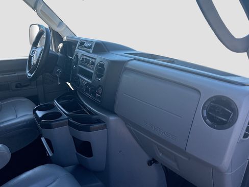 Used 2022 Ford E-350 and Econoline 350 Super Duty image 25