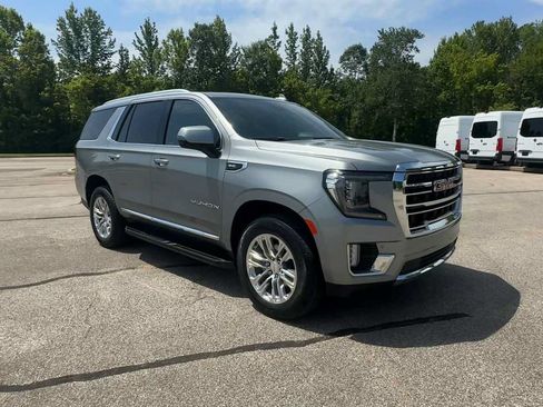 Used 2023 GMC Yukon SLT w/ SLT Luxury Package RWD image 2