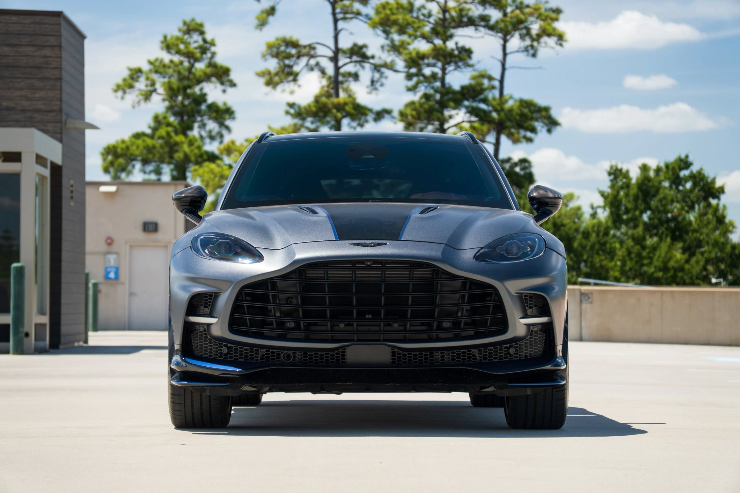 Used 2025 Aston Martin DBX 707 AWD/4WD image 2