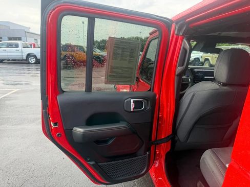 Used 2025 Jeep Wrangler Unlimited Sahara w/ Safety Group AWD/4WD image 38
