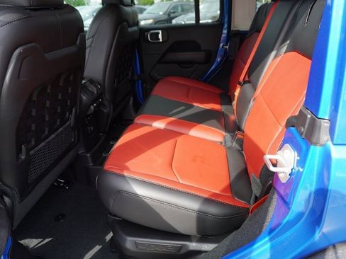 Used 2023 Jeep Wrangler Unlimited Rubicon 4xe image 18