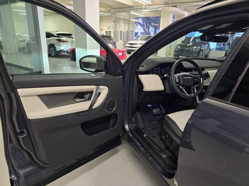 New 2025 Land Rover Discovery Sport Dynamic SE image 21