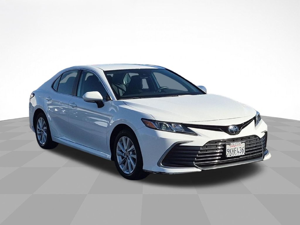 Used 2024 Toyota Camry LE FWD image 3