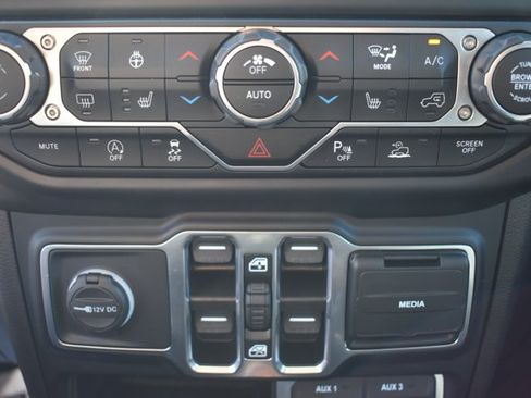 Used 2021 Jeep Wrangler Unlimited Sahara w/ Safety Group AWD/4WD image 25