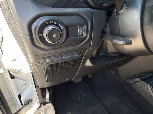 Used 2025 Jeep Wrangler Unlimited Rubicon 4xe w/ Convenience Group AWD/4WD image 26