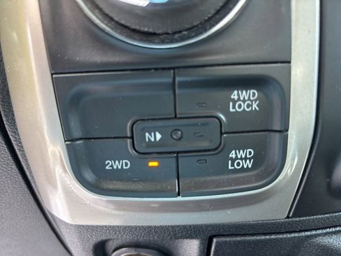 Used 2017 RAM 1500 Classic SLT AWD/4WD image 20