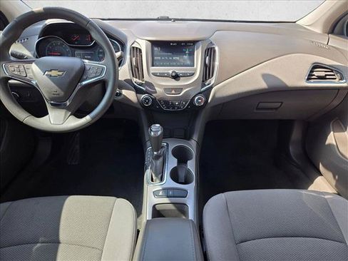 Used 2018 Chevrolet Cruze LT w/ Convenience Package FWD image 16