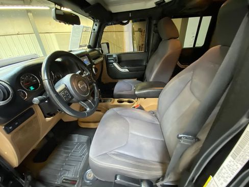 Used 2013 Jeep Wrangler Unlimited Rubicon w/ Connectivity Group AWD/4WD image 21