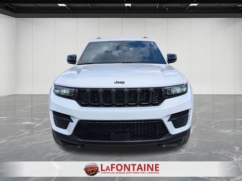 Certified 2024 Jeep Grand Cherokee Altitude AWD/4WD image 8
