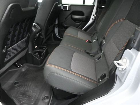 Used 2023 Jeep Gladiator Mojave image 11