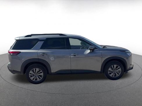 Used 2025 Nissan Pathfinder SV image 16