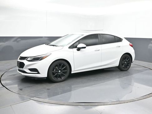 Used 2018 Chevrolet Cruze LT w/ Sun And Sound Package image 2