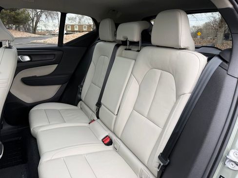 Used 2023 Volvo XC40 B5 Ultimate w/ Protection Package Premier image 17