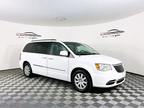 Used 2014 Chrysler Town & Country Touring w/ Driver Convenience Group image 1