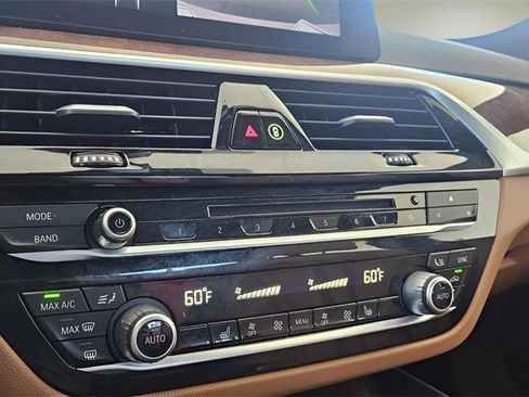 Used 2019 BMW 530i w/ Convenience Package image 32