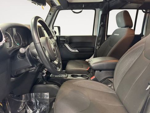 Used 2018 Jeep Wrangler Unlimited Sahara image 7