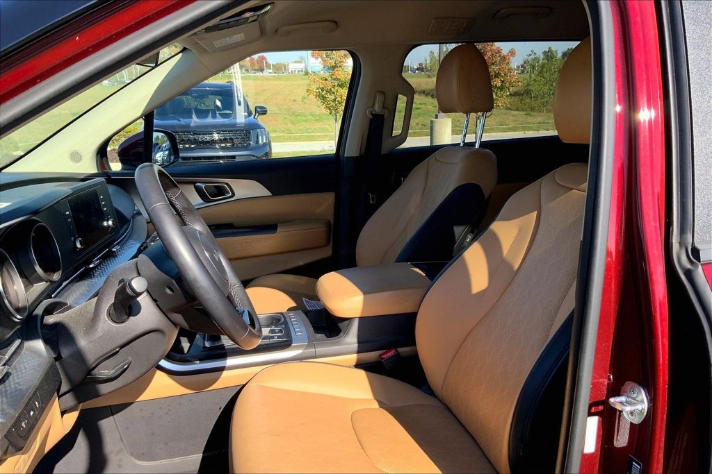 Used 2024 Kia Carnival LX FWD image 9