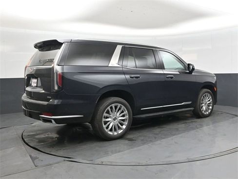 Used 2022 Cadillac Escalade Premium Luxury image 4