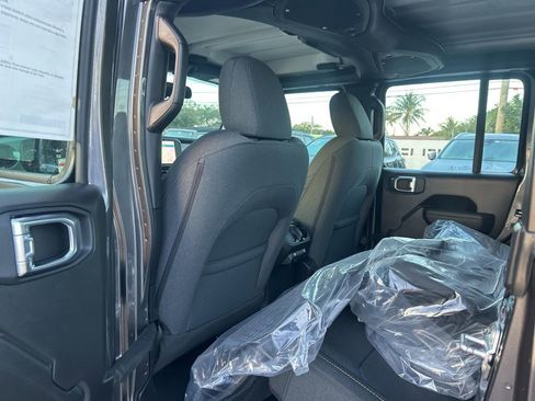 New 2026 Jeep Gladiator Sport AWD/4WD image 31