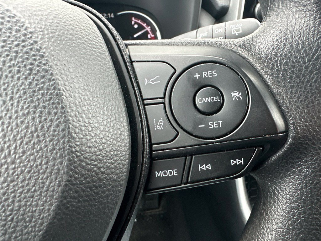 Used 2025 Toyota RAV4 XLE AWD/4WD image 39