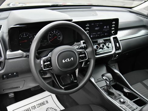 Used 2023 Kia Sorento LX image 16