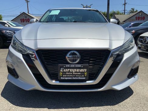 Used 2022 Nissan Altima 2.5 SV FWD image 2