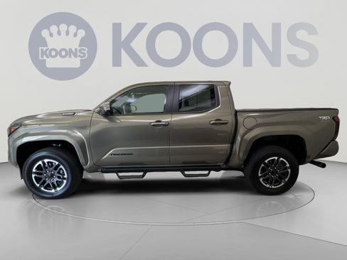 Used 2025 Toyota Tacoma TRD Sport w/ TRD Sport Premium Package AWD/4WD image 5