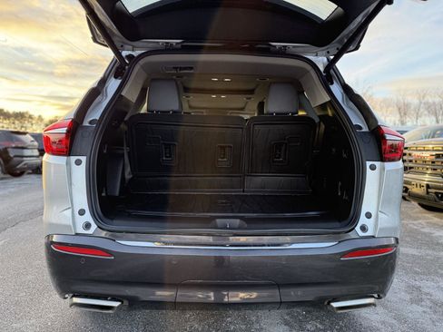 Used 2021 Buick Enclave Premium w/ Sun and Sites Package image 10