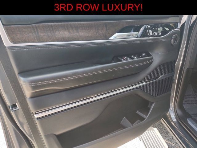 Used 2023 Jeep Grand Wagoneer L Series II AWD/4WD image 10