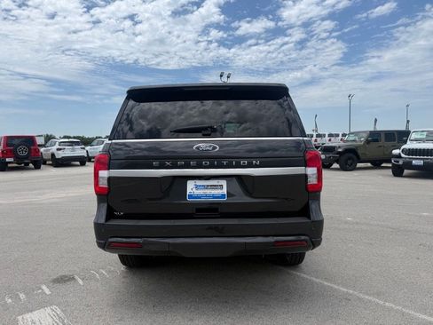 Used 2024 Ford Expedition XLT RWD image 4
