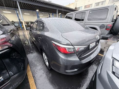 Used 2017 Toyota Yaris iA image 11