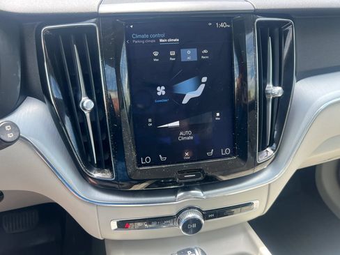 Used 2018 Volvo XC60 T6 Momentum w/ Convenience Package AWD/4WD image 22