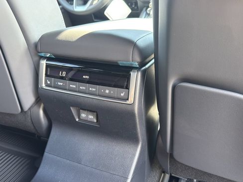 Used 2026 Lexus GX 550 w/ Accessory Package (2T) AWD/4WD image 29