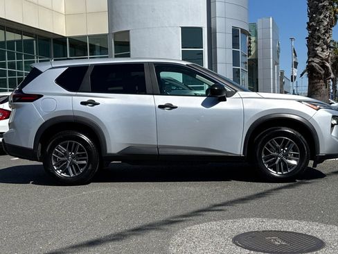 Certified 2024 Nissan Rogue S FWD image 3