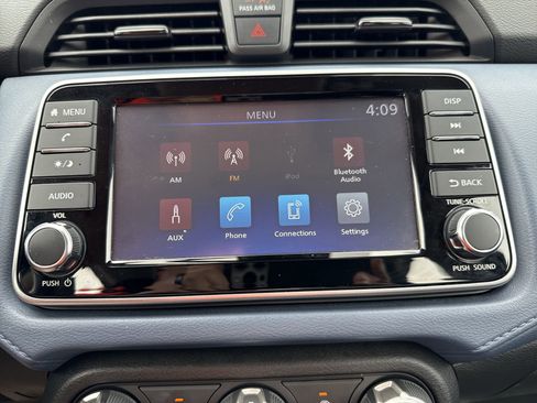 Used 2025 Nissan Versa SV FWD image 19
