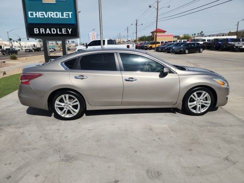 Used 2013 Nissan Altima 3.5 SL w/ Technology Pkg image 3