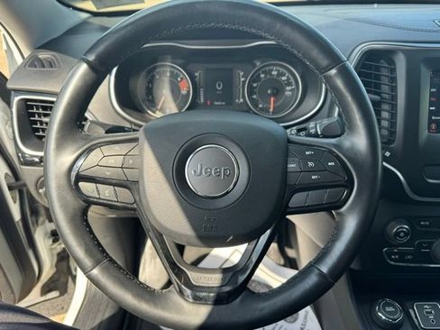Used 2019 Jeep Cherokee Latitude Plus AWD/4WD image 16